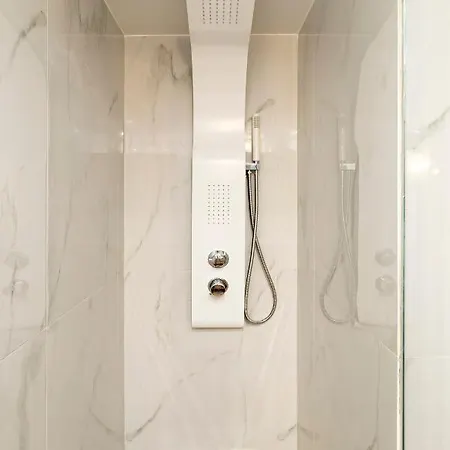 Chic Retreat 2bd 2 Bathrooms Apartment Athens